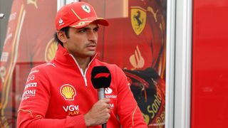 Carlos Sainz alza la voz y compromete a Ferrari