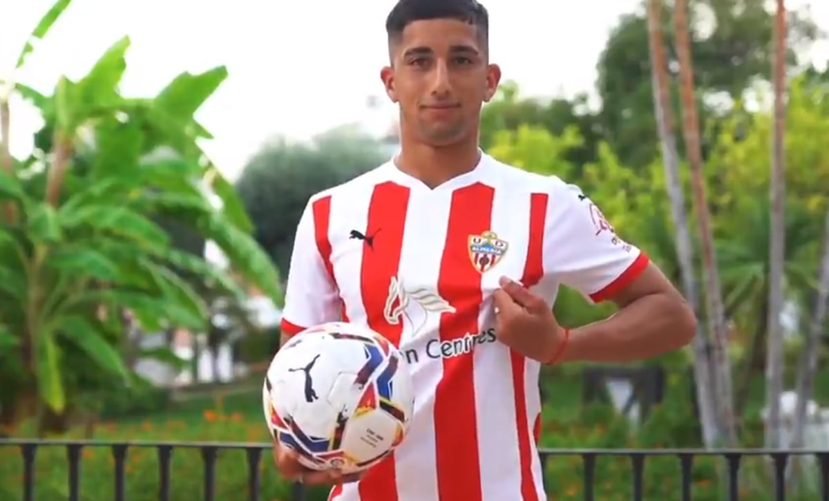 Apuntaba a ser el sucesor de Darwin Núñez en el Almería y se estrelló: varias trifulcas después, vuelve a salir cedido