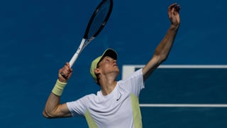 Jannik Sinner da un golpe sobre la mesa en Australia
