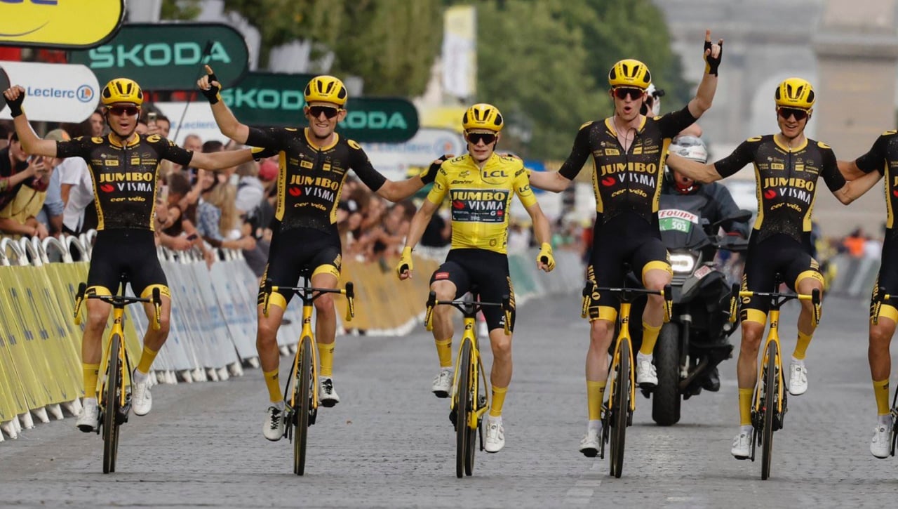 Jordi Meeus conquista París en el paseo triunfal de Jonas Vingegaard