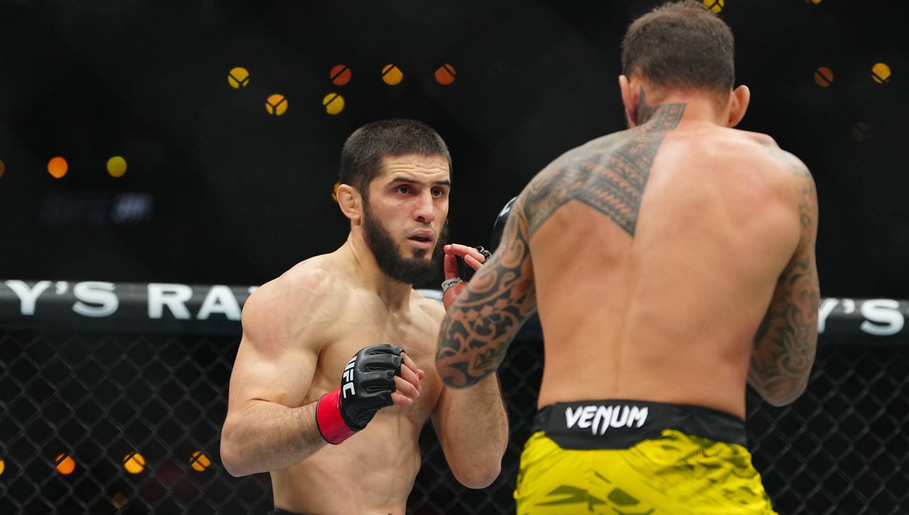 Makhachev no da lugar a la sorpresa e Ilia Topuria se lleva una alegría en el UFC 311