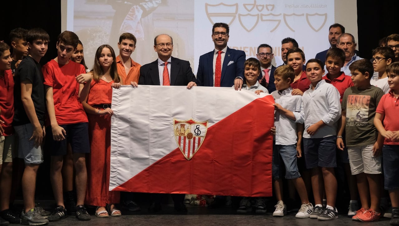 Castro exalta al Sevilla y desafía a los pesimistas: "¿Quién se va a rendir aquí?"