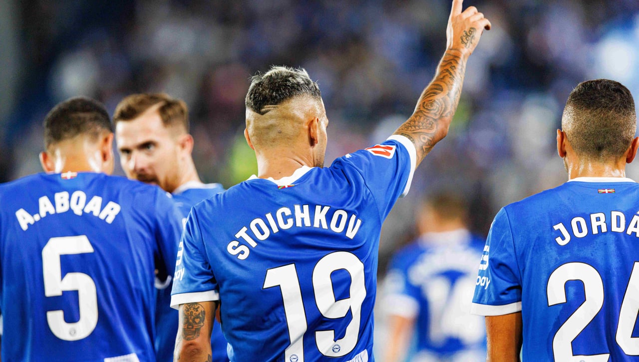 Anuncio oficial del Alavés sobre Stoichkov