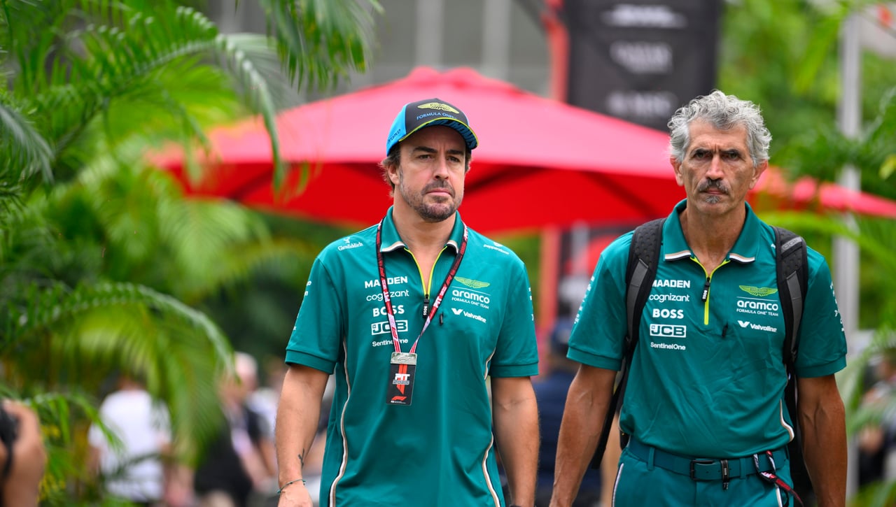 Aston Martin rompe el silencio sobre la pelea entre Fernando Alonso y Lewis Hamilton