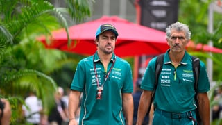 Aston Martin rompe el silencio sobre la pelea entre Fernando Alonso y Lewis Hamilton