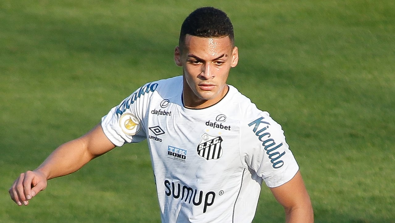 El Almería pone en su sitio al Barça gracias a Kaiky