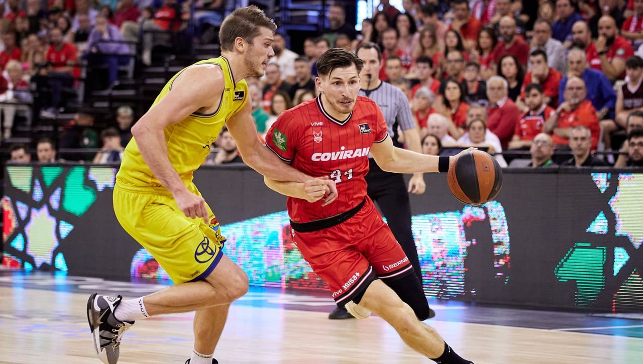 El Covirán Granada lo logra 'in extremis' y manda al pozo al Obradoiro