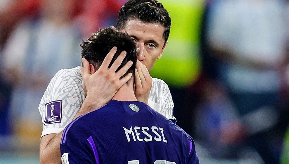 Lewandowski aclara sus palabras al oído con Messi