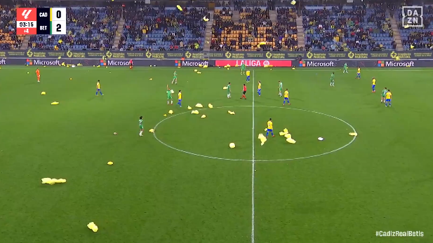 La insólita protesta en el Cádiz - Betis que obligó a detener el partido