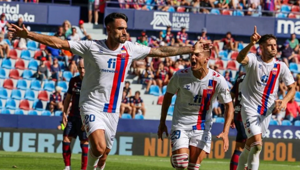 Fin a lo del Sporting, Burgos, Huesca, y Eldense