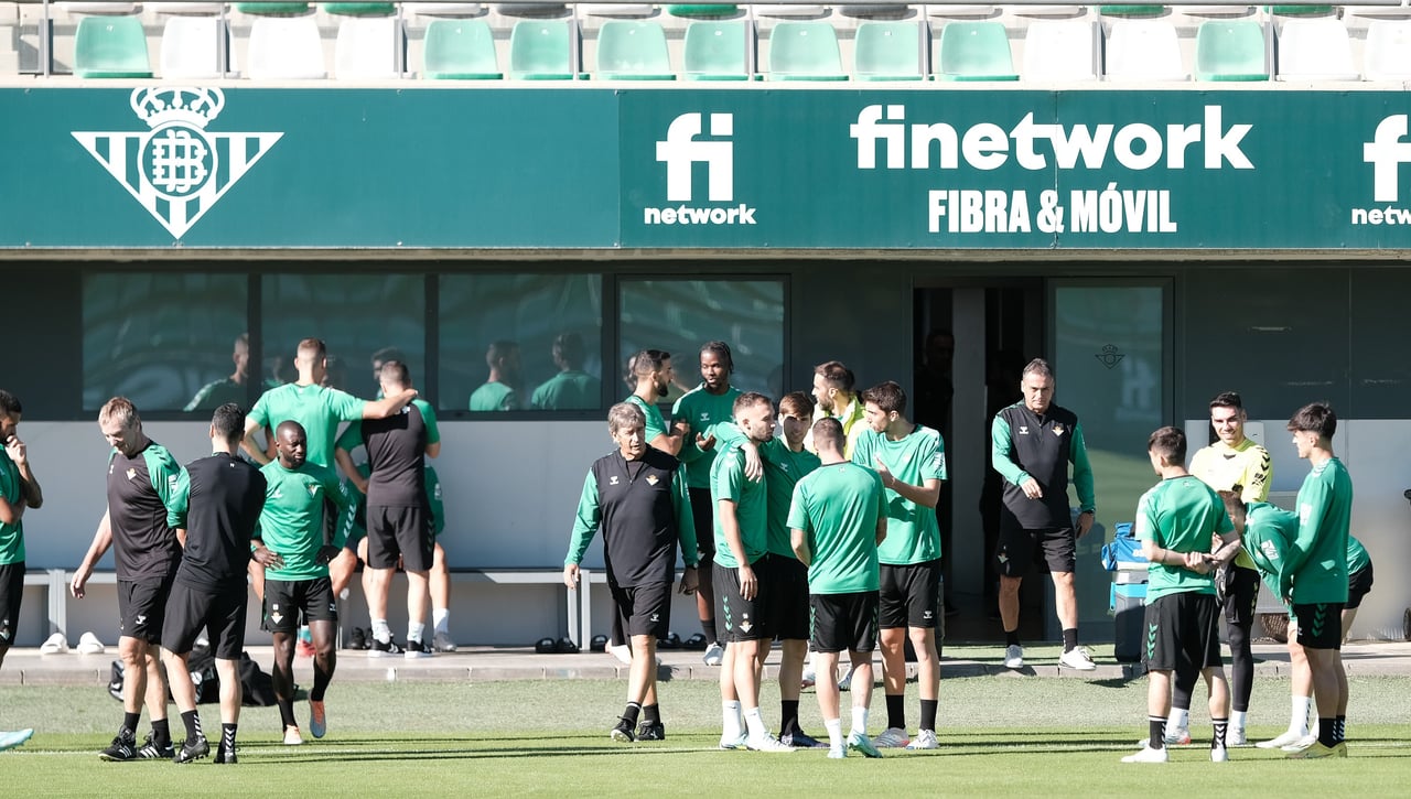 Sabaly no llega, pero Pellegrini arma una lista solvente de 23 para Vallecas
