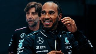 Lewis Hamilton rompe su silencio para tratar de justificar la 'traición' a Mercedes
