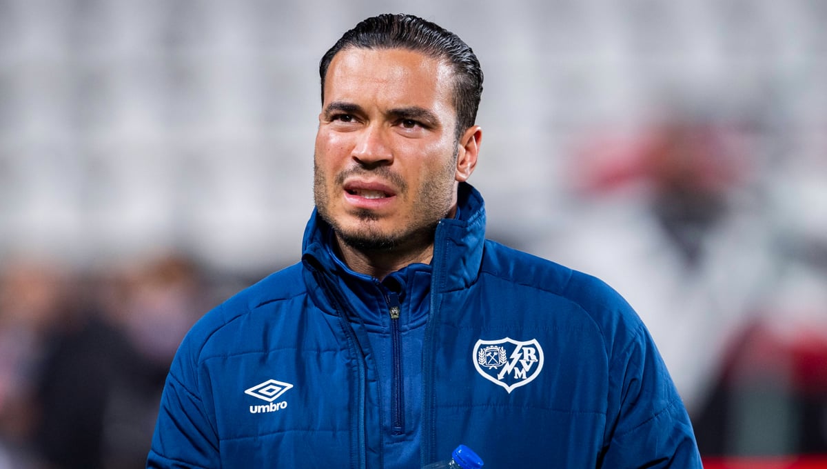 Duras críticas hacia Raúl de Tomás: "En un vestuario es una bomba de relojería"