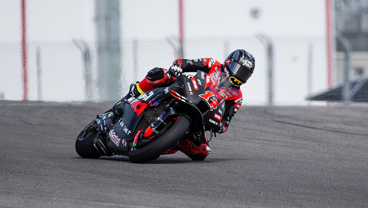 Maverick Viñales lidera; Márquez y Martín se igualan y caída de Acosta