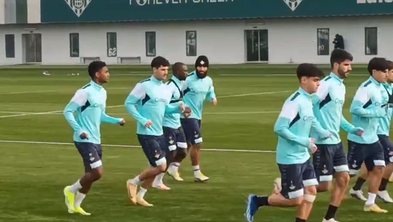 Vuelta al trabajo en el Betis con Johnny Cardoso y con dos recuperados