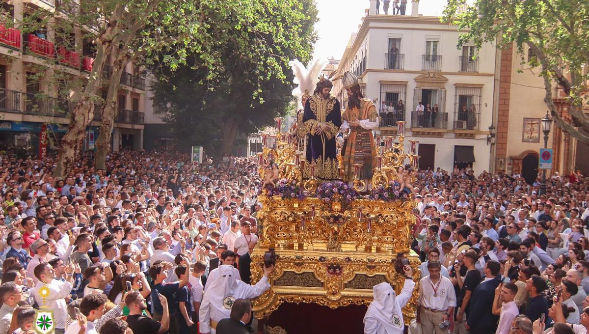 Las mejores imágenes y vídeos del Santo Entierro Grande de Sevilla