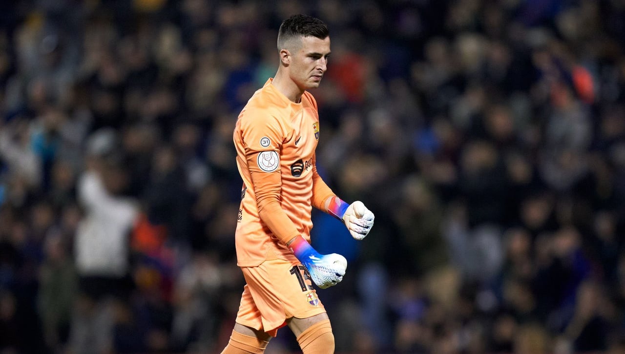 Iñaki Peña no tiene tan claro ya firmar la renovación con el Barça, con el Betis a la expectativa