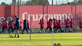 Gudelj aumenta las preocupaciones médicas en el Sevilla, pese al esfuerzo de Azpilicueta por atenuar problemas