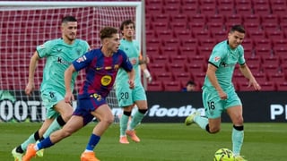 El audio de la expulsión de Sancet en el Camp Nou despierta la polémica y resuelve su sanción: "No me jodas; es una patada normal"