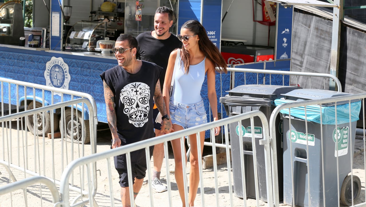 Dani Alves cumple años y su mujer no se corta