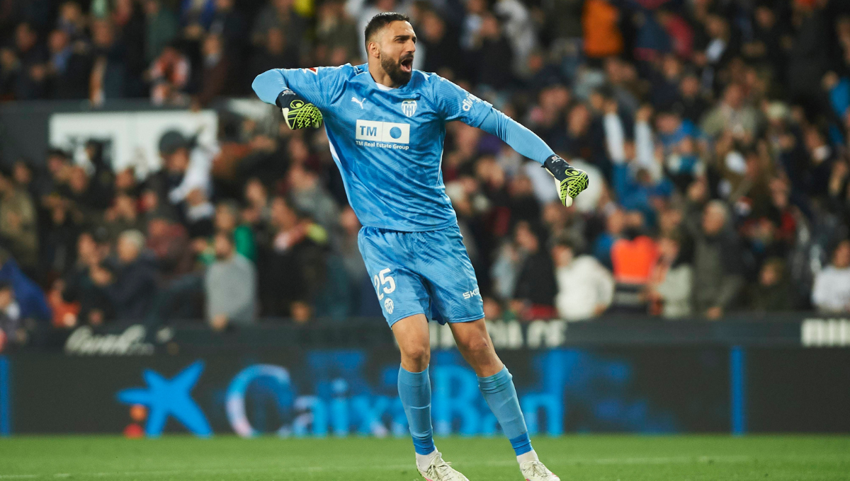 Mamardashvili ya tiene un hueco en la historia del Valencia