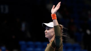 Rybakina remonta a Pegula y peleará invicta por las WTA Finals