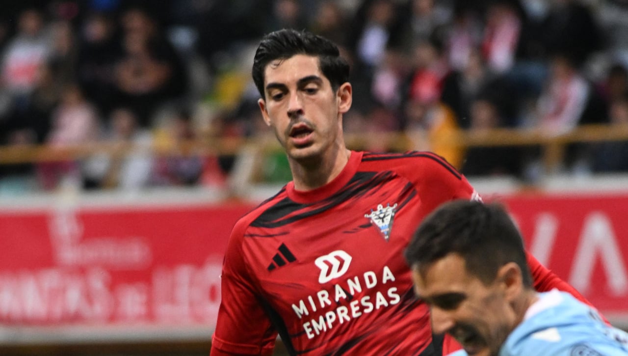 Carlos Fernández lanza un mensaje en el Mirandés: "Los necesitamos más que nunca"