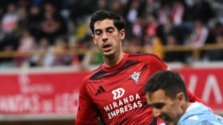 Carlos Fernández lanza un mensaje en el Mirandés: "Los necesitamos más que nunca"