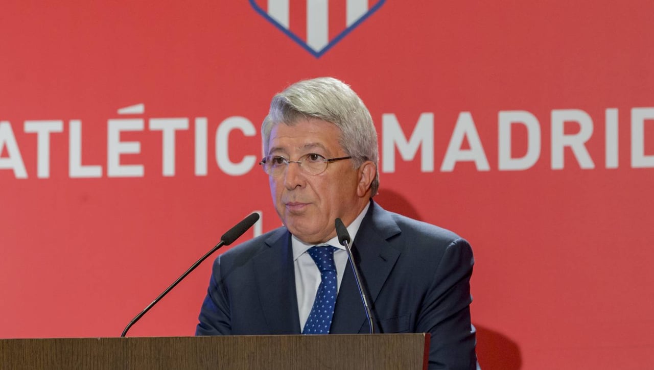 Cerezo no se moja con el tema del escudo pero sí con Joao Félix