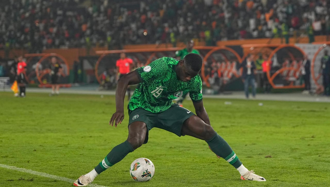 Umar Sadiq se burla de las críticas