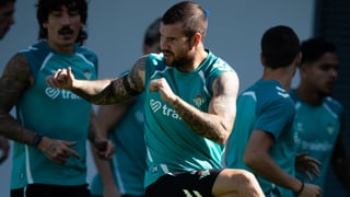 Cuatro bajas, una preocupación y una novedad importante en la lista del Betis