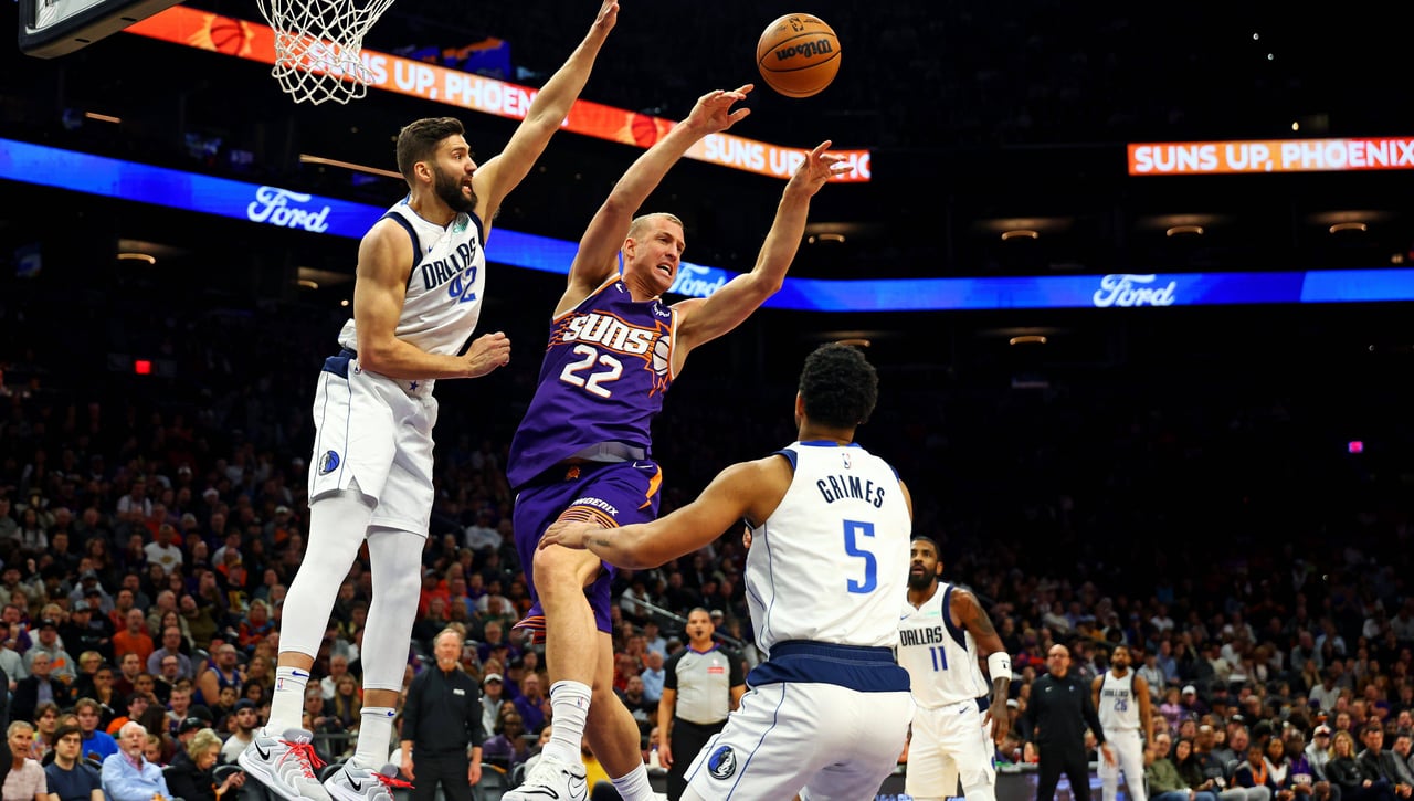 Los Mavericks ganan sin Doncic pero con escándalo