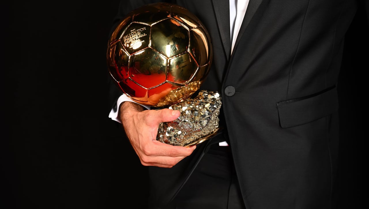 Se oficializa la llegada de un Balón de Oro al Al Shabab