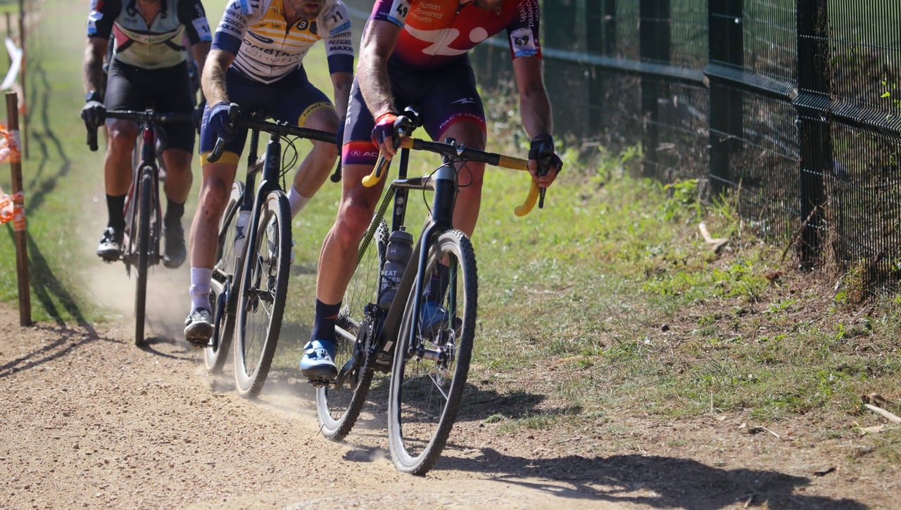 Un ciclista recibe un disparo de un cazador al ser confundido con un jabalí