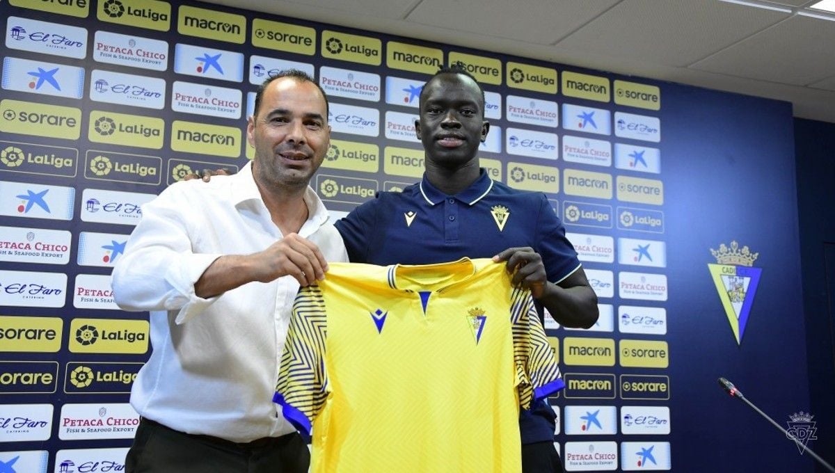 Awer Mabil encuentra equipo