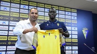 Awer Mabil encuentra equipo