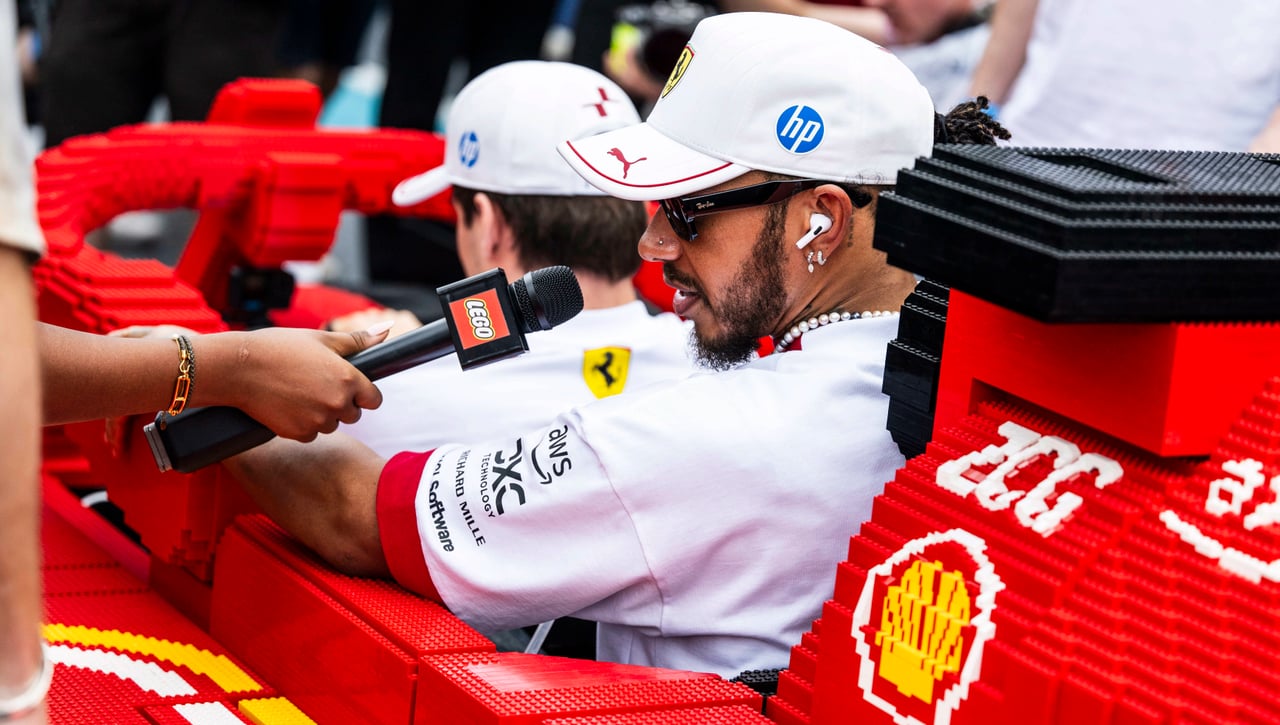 Lewis Hamilton ya la lía en Ferrari