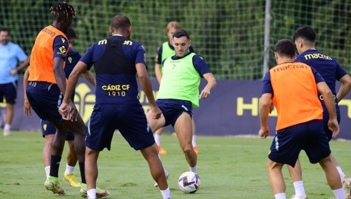 Tomás Alarcón, principal ausencia en la convoctoria del Cádiz