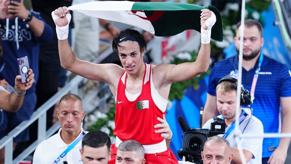 La boxeadora Imane Khelif recibe otro golpe