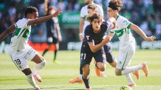 Elche 3-0 Girona: Rafa Mir aprovecha los errores de un señalado Gazzaniga 