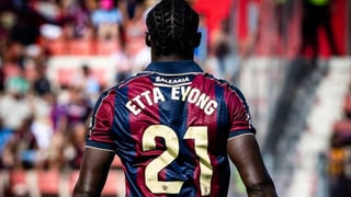 Etta Eyong recibe la llamada de Camerún