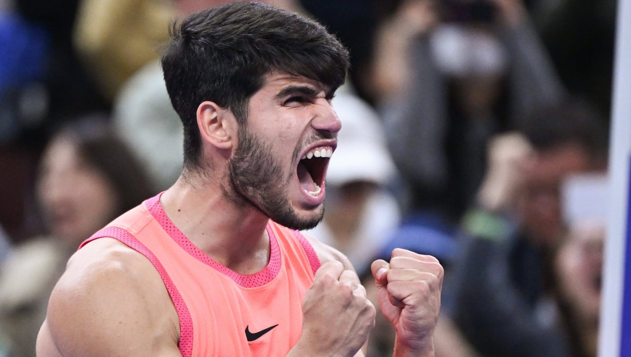 Carlos Alcaraz recibe un regalo de Sinner