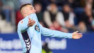 Jutglà pudo salir al final del mercado, pero el Celta le cerró la puerta