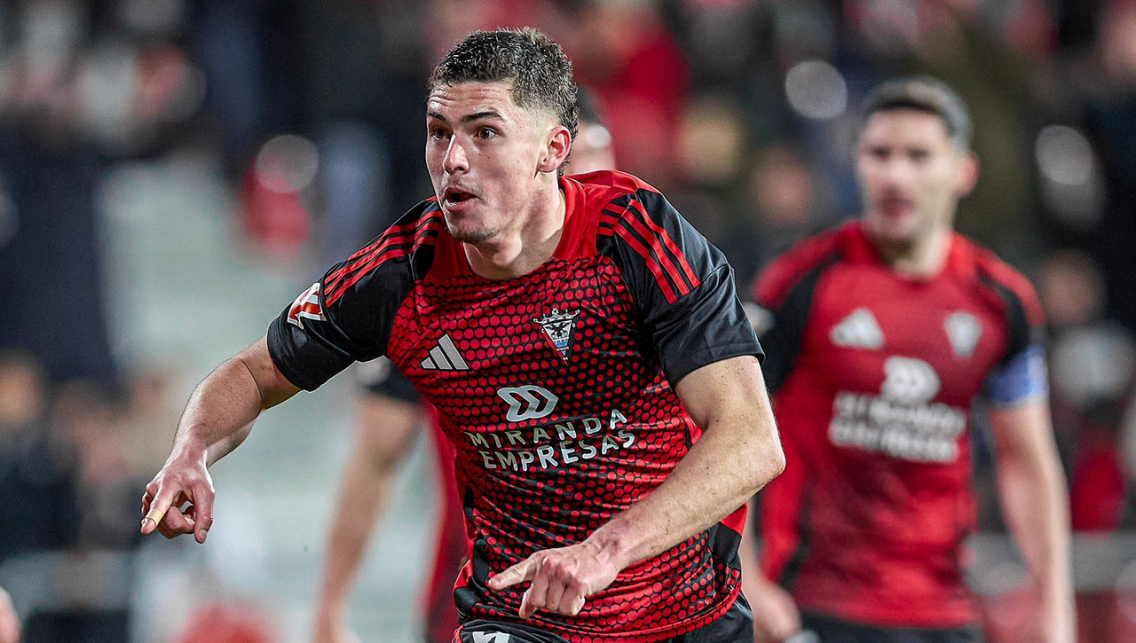 Kofane, junto a Ontiveros, candidato a jugador del mes en LaLiga Hypermotion