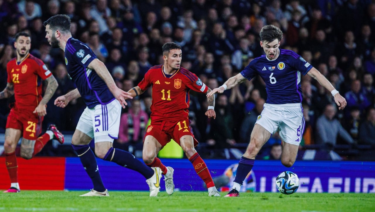 España resbala en Escocia