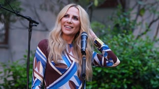 Marta Sánchez conmemora 40 años de carrera con una imagen que ha desatado comparaciones en redes