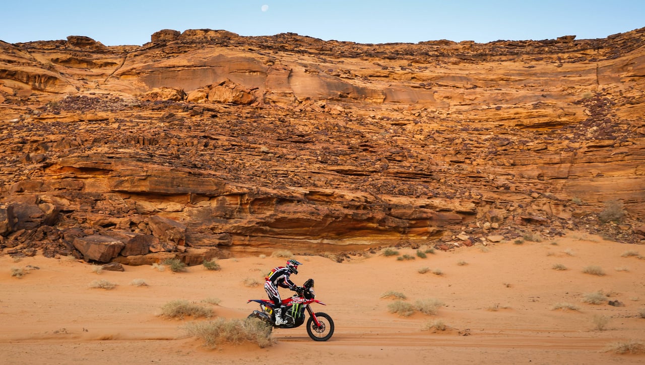 Clasificación Rally Dakar tras la Etapa 4 | Tosha Schareina lidera mientras que Nani Roma y Carlos Sainz confían en el ''efecto yoyó''