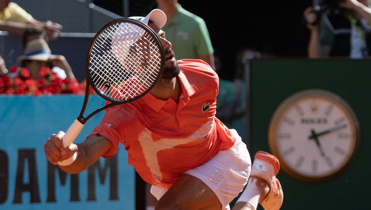 Djokovic se regala una revancha para evitar otro desastre