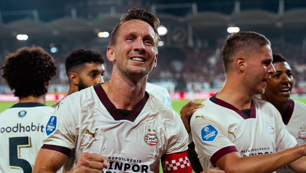 El exsevillista De Jong guía al PSV en Champions