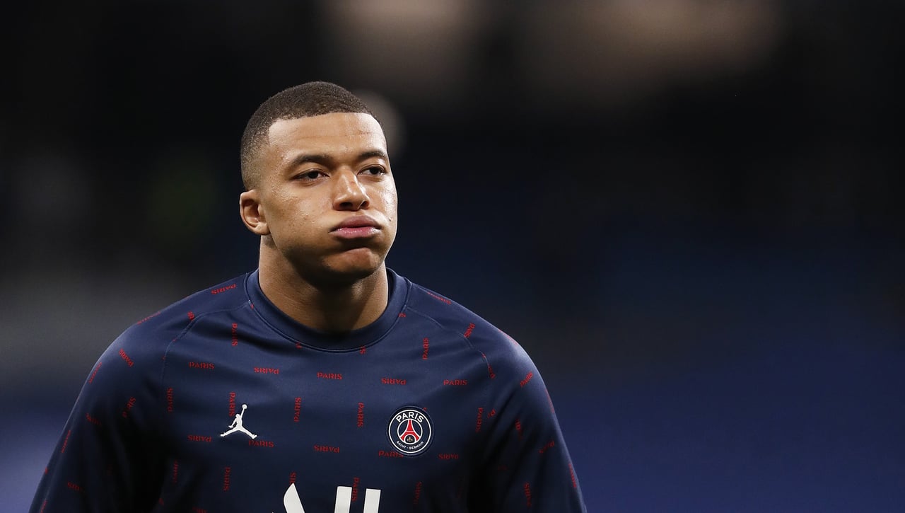Mbappé se la lía al PSG, pide irse y viaja a Madrid